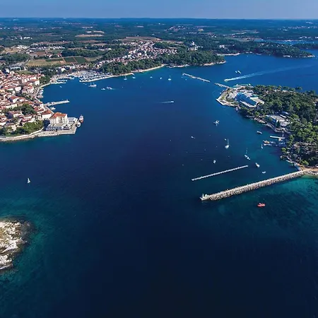 Appartement Beautiful In With Wifi Poreč